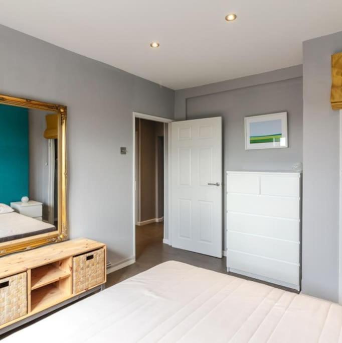 Top Floor 1 Bedroom Apartment With Views Over Londres Extérieur photo