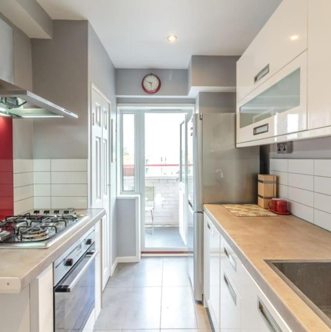 Top Floor 1 Bedroom Apartment With Views Over Londres Extérieur photo
